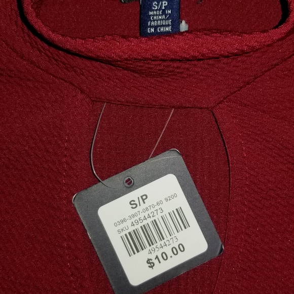 Dark Red Criss-cross Crop Top - Picture 2 of 6